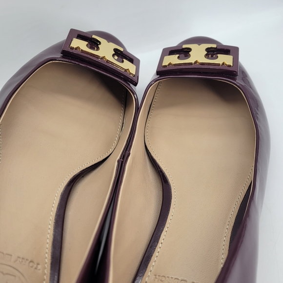 Tory Burch Gigi Patent Pumps Size 7M Burgundy Block Heel Gold Tone Logo $278 - Picture 8 of 11